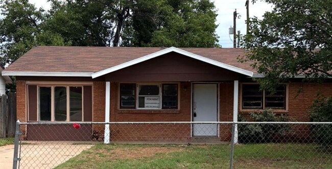 Building Photo - $0 First Month's Rent / $0 Deposit at Move-in