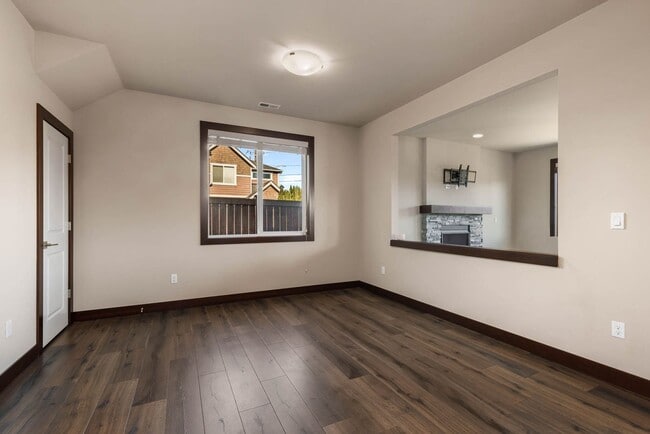 Building Photo - Modern Bothell Home in Kingsbury Community