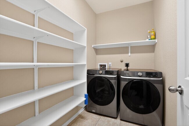 Building Photo - Spacious 3BR w/ Appliances Included + Resort-Style Community Amenities