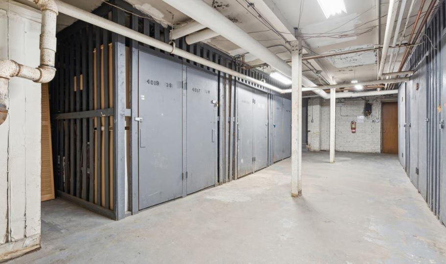 Building Photo - 4019 N Clarendon Ave