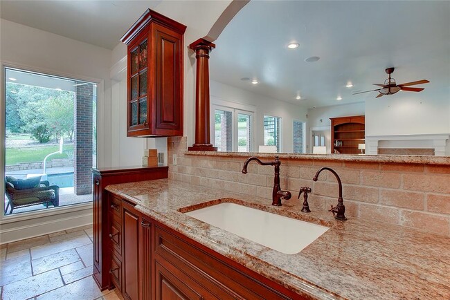 Building Photo - 4707 Mantle Dr