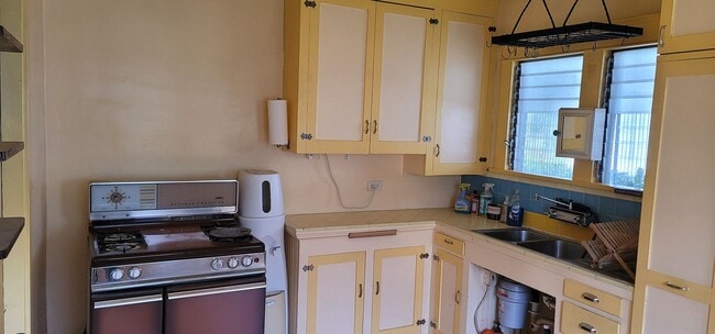 Building Photo - Glendale Awaits You