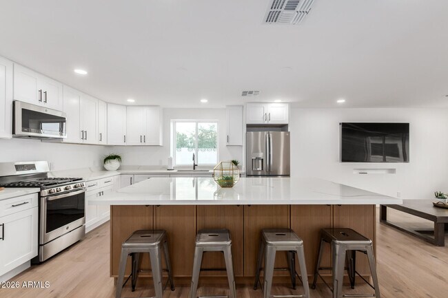 Building Photo - 8401 E San Miguel Ave