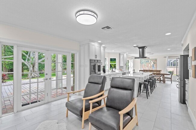 Building Photo - 1497 S Club Dr