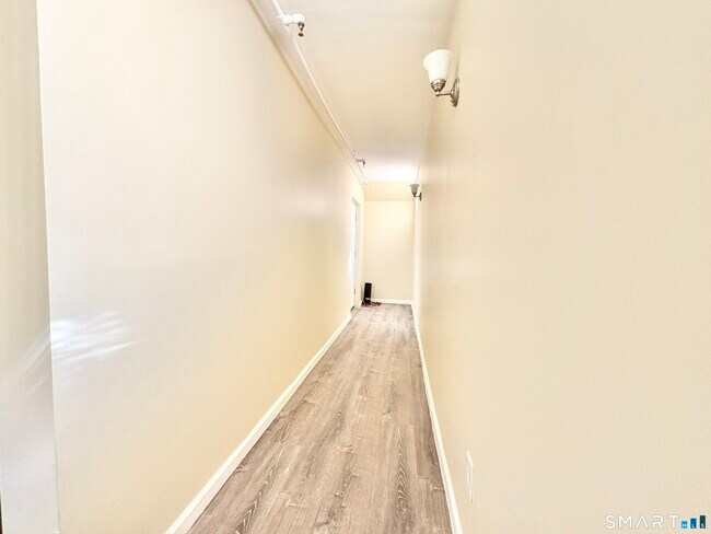 Building Photo - 135 W Main St