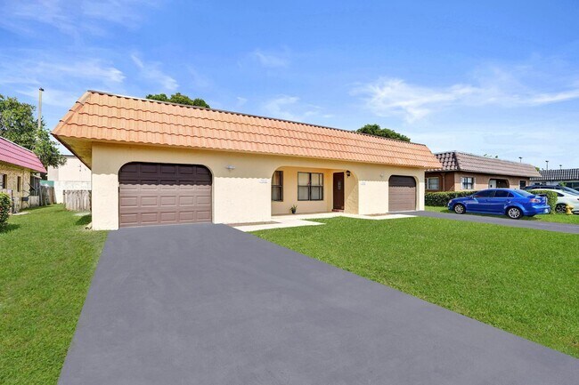 Building Photo - 7010-7012 NW 78th Ave