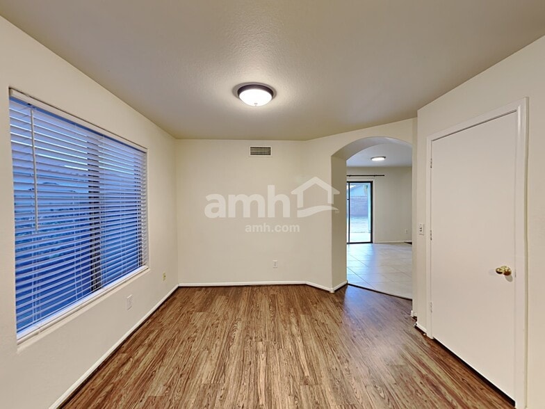 Building Photo - 11439 E Persimmon Ave