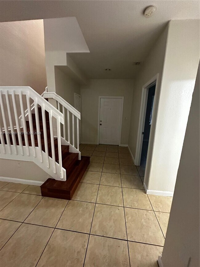 Building Photo - 2818 SE 15th Rd