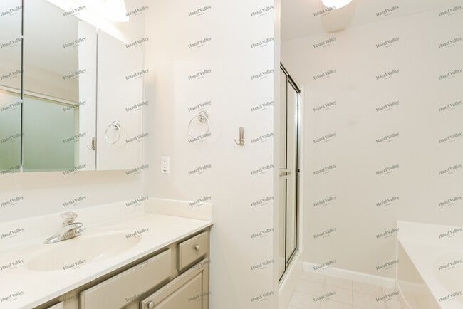Building Photo - 106 Silica Dr