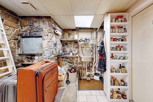 Building Photo - 71 Lubec St