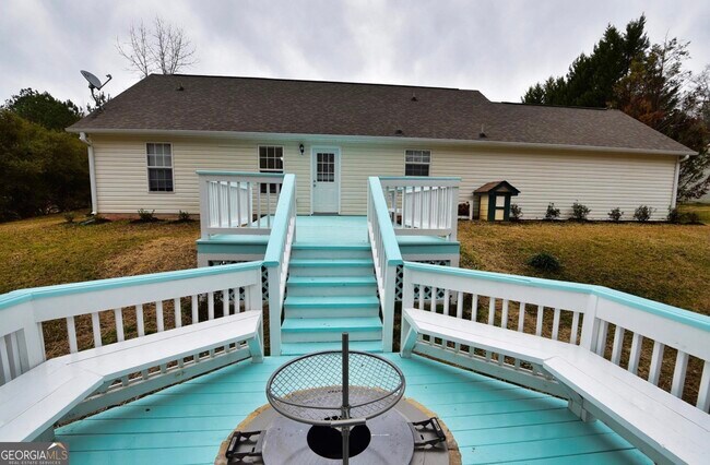 Building Photo - 105 Redwood Dr