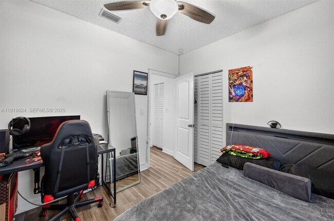 Building Photo - 10101 SW 162nd Ct