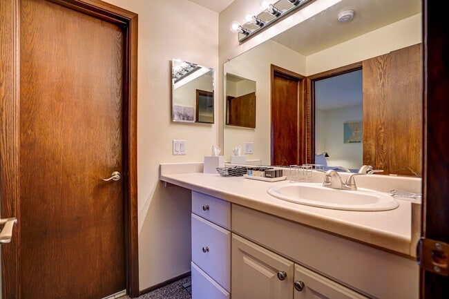 Building Photo - 3914 S Tara Hill Dr