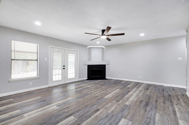 Building Photo - ***APPLICATION CURRENTLY UNDER REVIEW***Co...