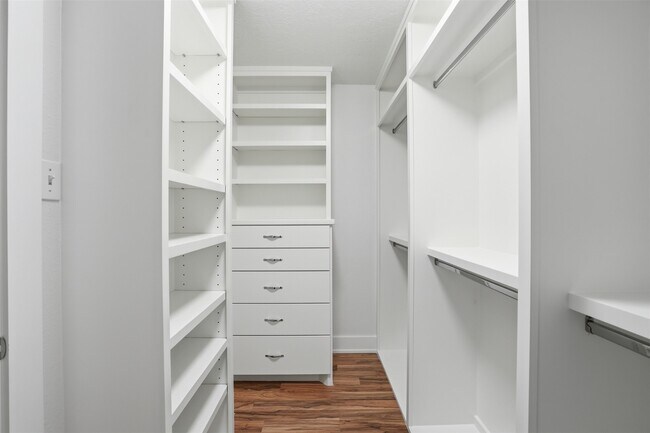 Building Photo - 1631 Hade Meadow Ln