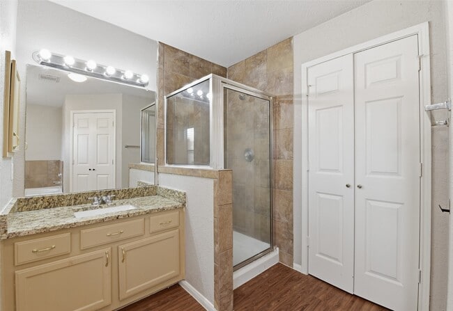 Building Photo - 3327 Shady Glen Ln