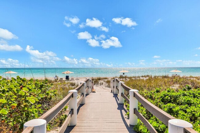 Building Photo - 1145 Gulf of Mexico Dr
