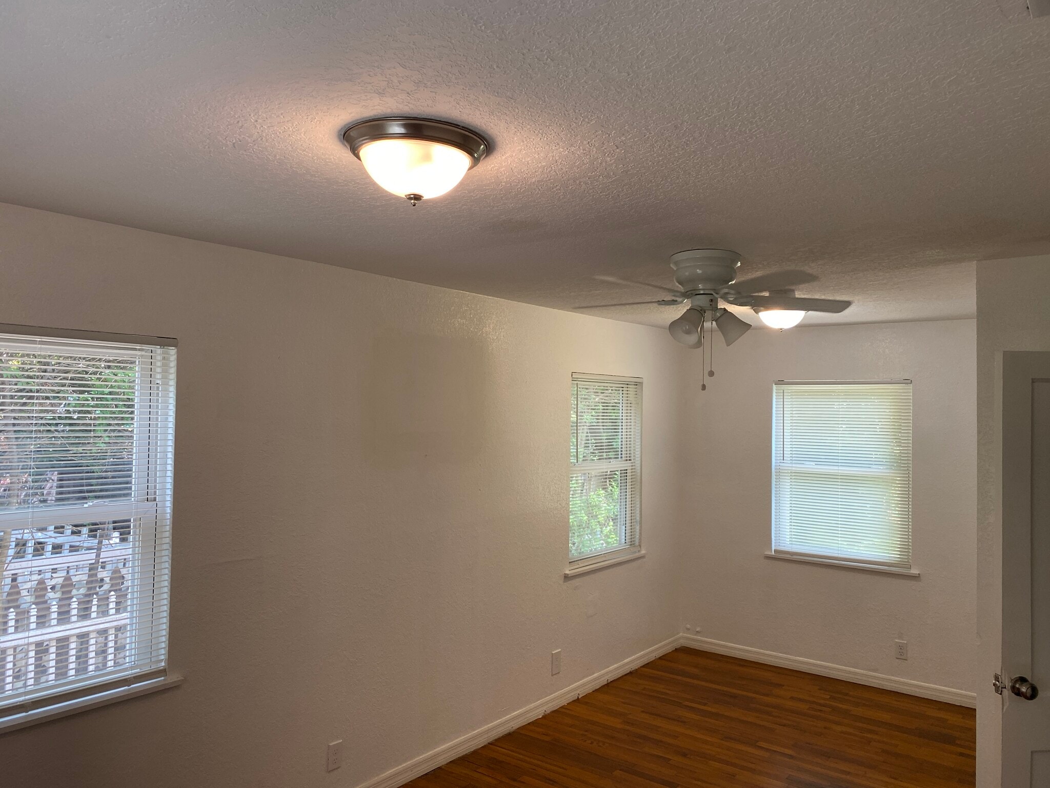 Building Photo - 1601 Essex Dr N