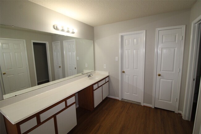 Building Photo - 2834 Iris Valley Way