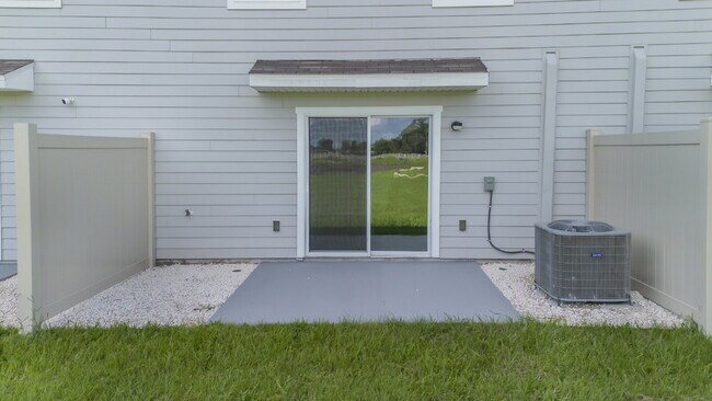 Building Photo - "Spacious 3-Bedroom Townhouse in Ocala wit...