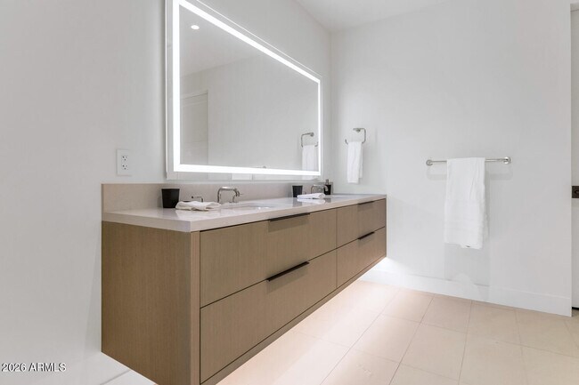 Building Photo - 6302 E Camelback Rd