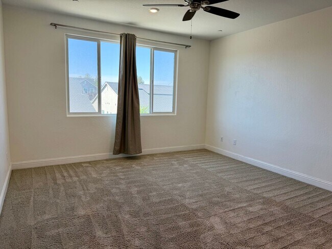 Building Photo - Spacious Next-Gen Lennar Home for Rent in the Clovis Unified School District