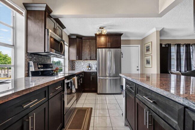 Building Photo - 48 Burgundy Ave