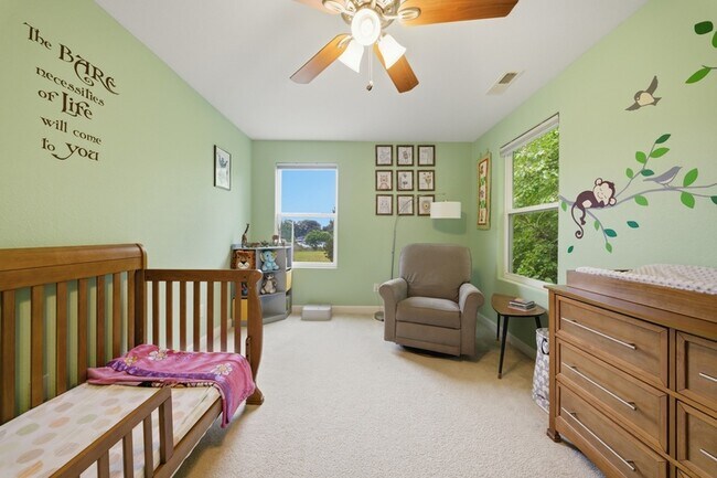 Building Photo - 431 Shorewood Pl