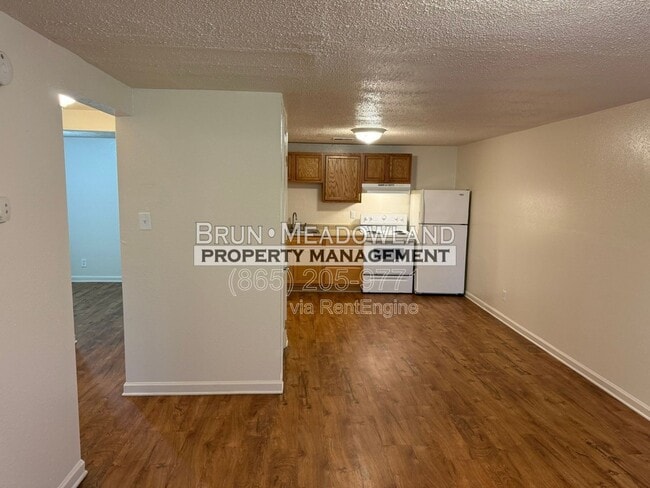 Building Photo - 436 E Red Bud Rd