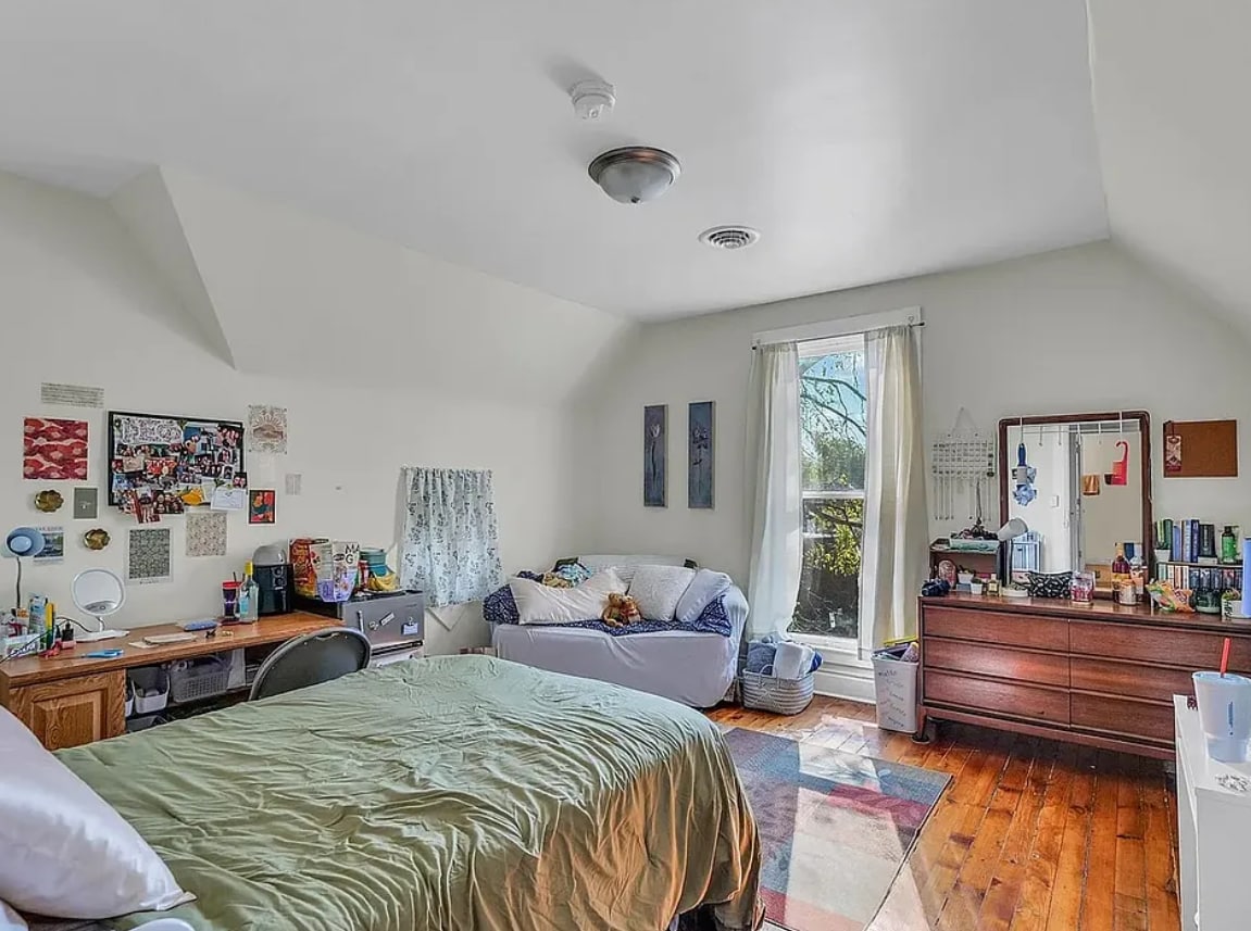 Upstairs Bedroom 2 - 104 N Central Ave