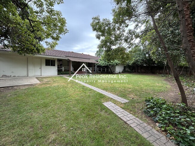 Building Photo - Charming 3 bedroom 2 bathroom House!