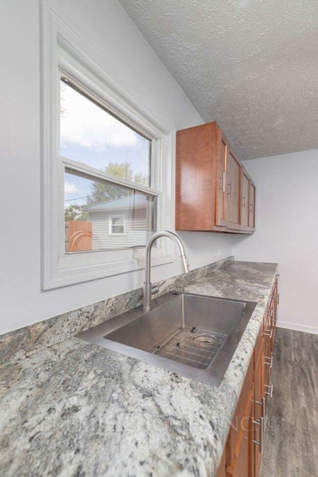 Building Photo - Charming 3-Bedroom Home with Large Fenced ...