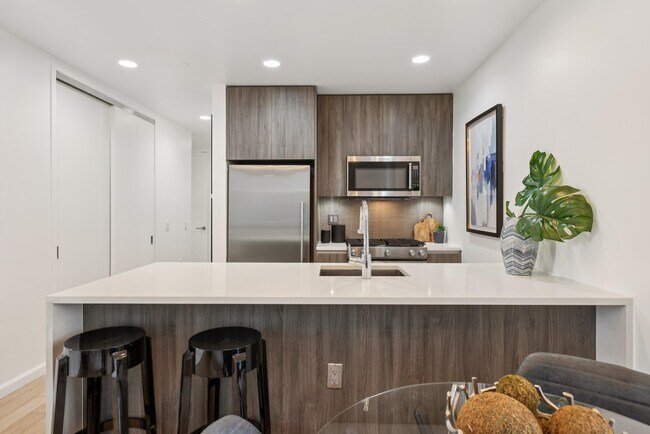 Building Photo - 160 1st St