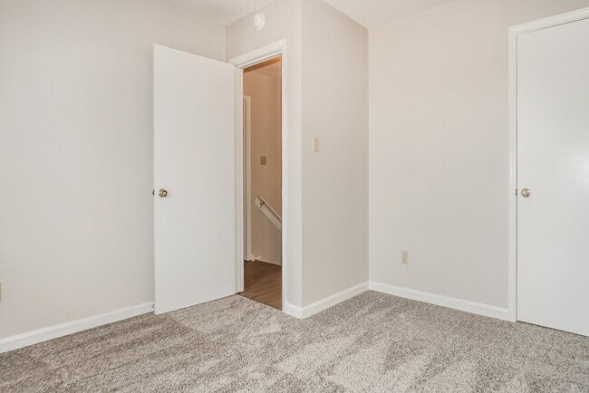 Building Photo - 7782 Hickory Meadow Rd