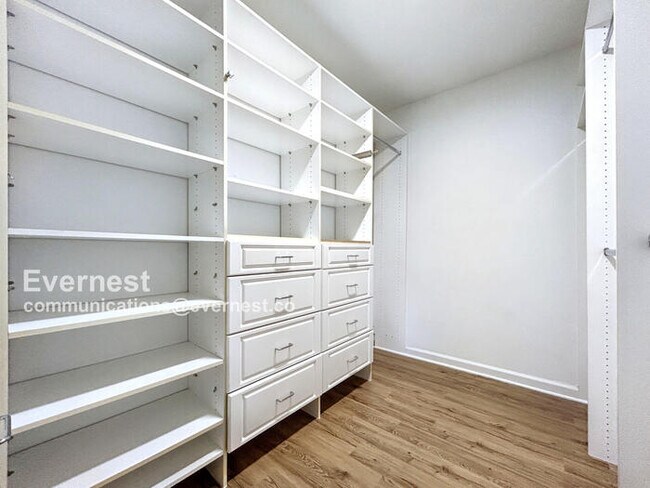 Building Photo - 2576 Alvecot Cir SE