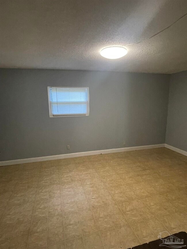 Building Photo - 1409 Poppy Ave