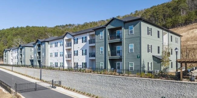 Building Photo - 75 Overlook Pkwy SE