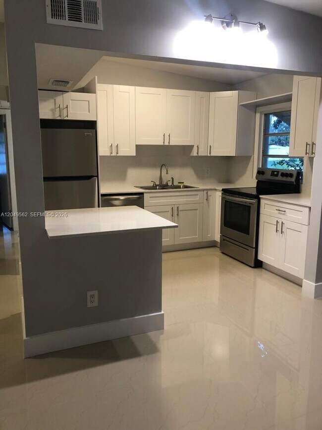 Building Photo - 2106 79th Ct