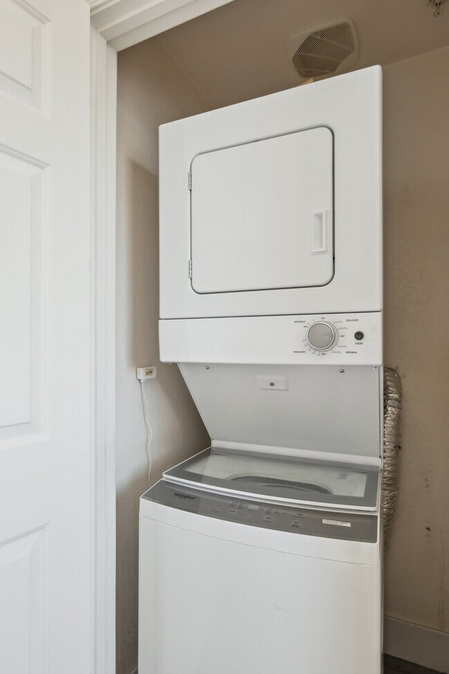 Building Photo - 6610 N 93rd Ave