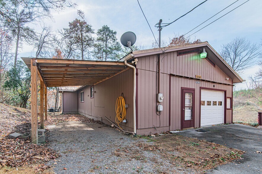 Building Photo - 1748 Paulas Huskey Cir