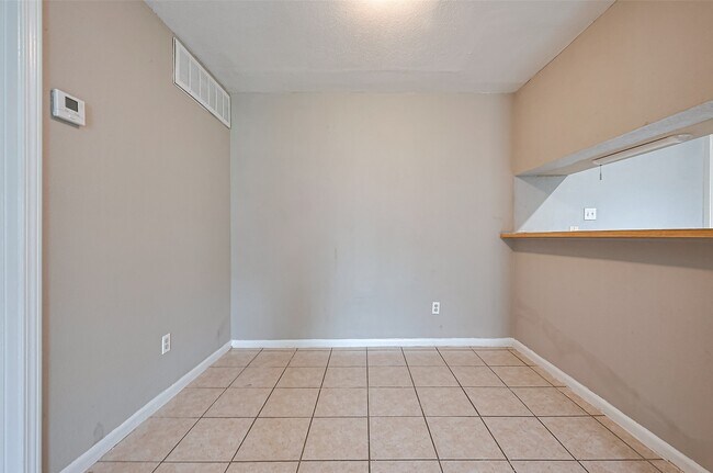 Building Photo - 9090 S Braeswood Blvd