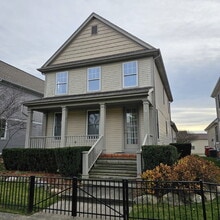 Building Photo - 3 Bedroom, 2.5 Bath Townhome Near Lake St. Clair with Finished Basement, Attached Oversized 2 Car...