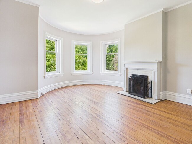 Building Photo - 7 E Franklin St