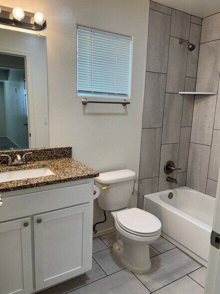 1ST BATHROOM - 5915 S Calle Sueno Hermosa