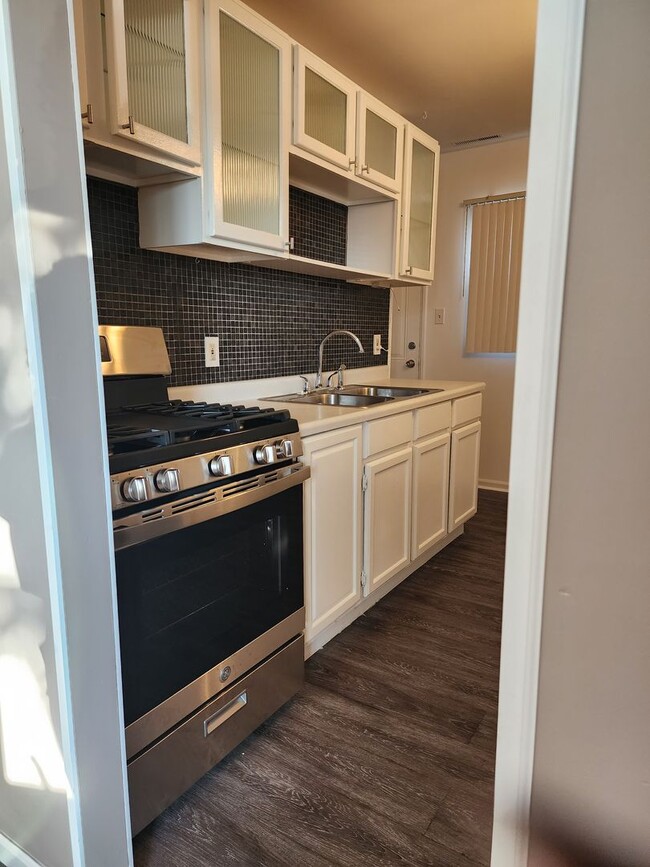 Building Photo - 3 Bedroom Home in Highland, IN