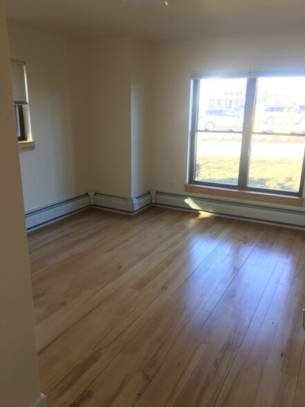 Building Photo - 30 S Village Green