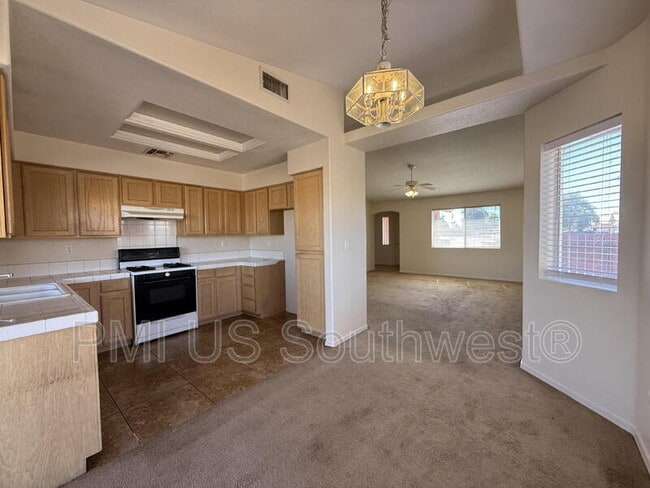 Building Photo - 1605 E Rinaldi Way