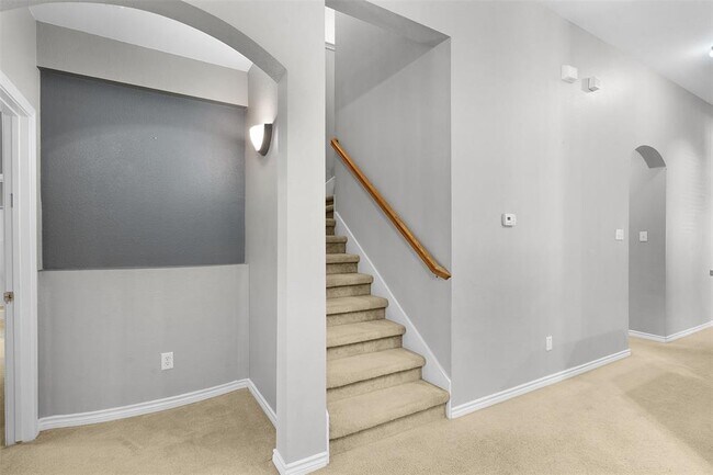Building Photo - 2800 Mission Tejas Dr