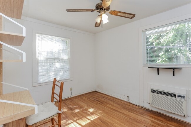 Building Photo - 1826 W Main St