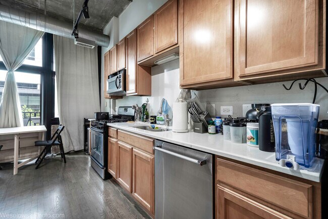 Building Photo - 210 S Desplaines St